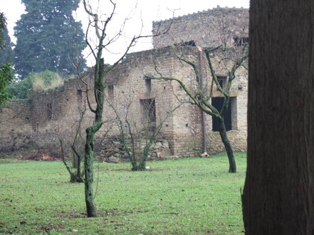 II.4.9 Pompeii. May 2016. Looking towards rooms on west side of garden which can be seen at II.4.10. Photo courtesy of Buzz Ferebee.
