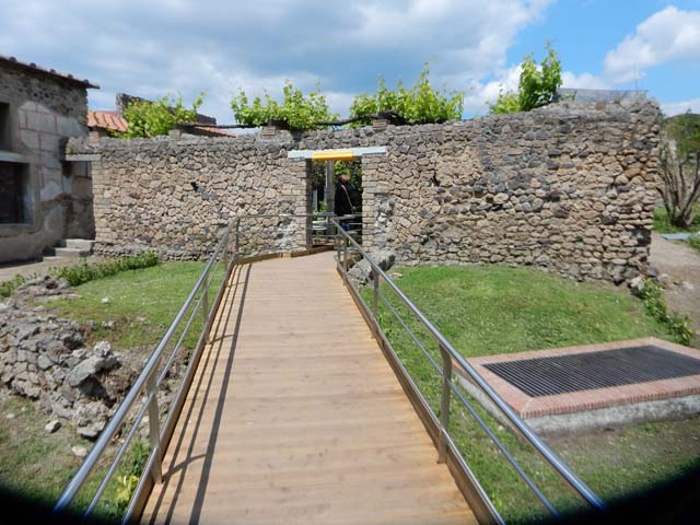 II.4.9 Pompeii. May 2016. Looking towards north-east side of garden area. Photo courtesy of Buzz Ferebee.