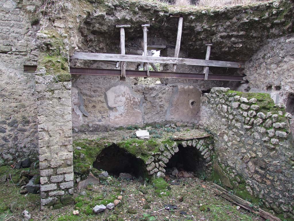 II.4.10 Pompeii. December 2006. Looking south across kitchen area, towards hearth.