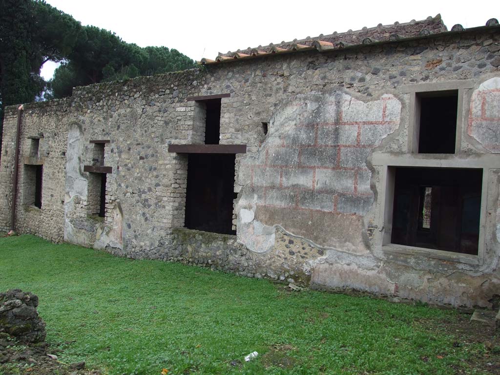 II.4.10 Pompeii. December 2006. East exterior wall of domus showing large windows of two bedrooms on the left. 
The tablinum is in the middle and the biclinium on the right.
