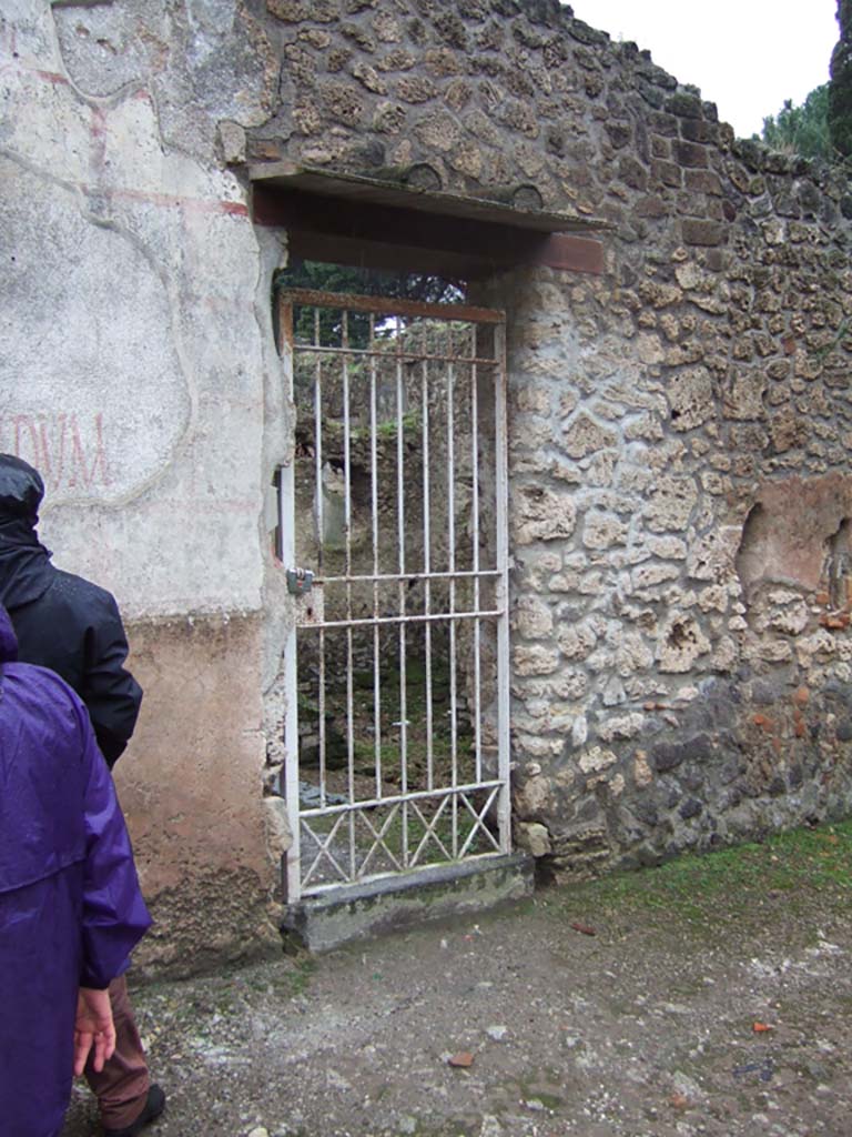 II.4.10 Pompeii. December 2005. Entrance doorway.