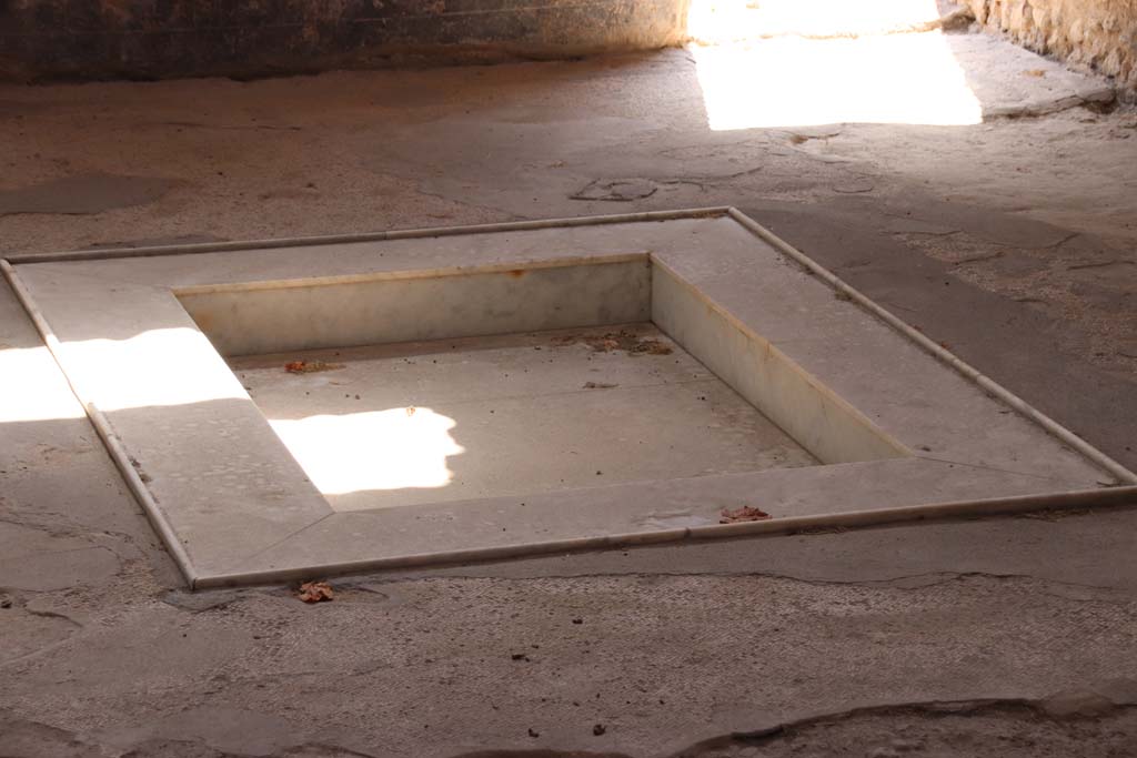 II.4.10 Pompeii. September 2019. Impluvium in atrium. Photo courtesy of Klaus Heese.