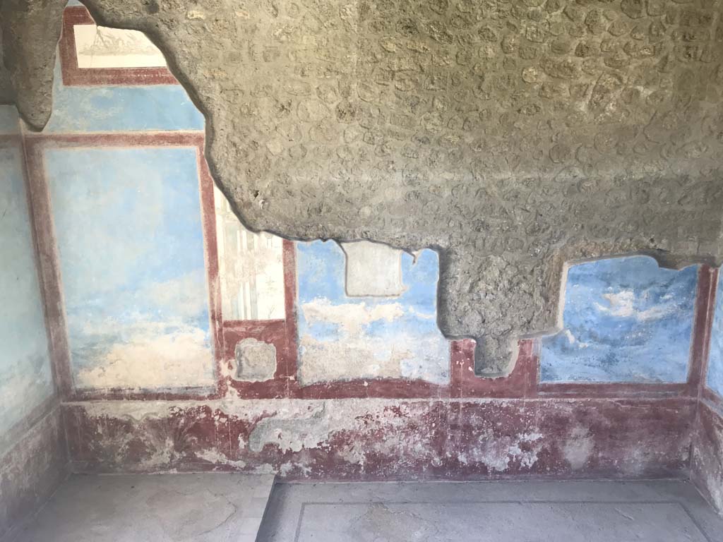 II.4.6/10 Pompeii. April 2019. Biclinium, south-east corner and south wall. Photo courtesy of Rick Bauer.  

