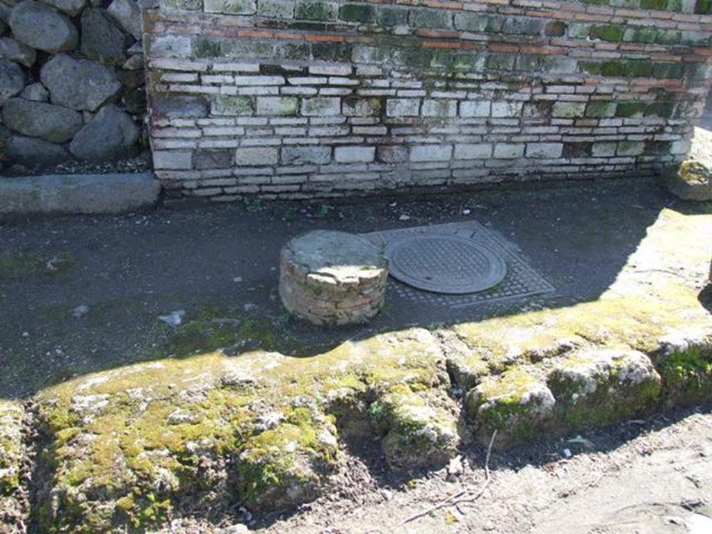 II.5.1 Pompeii.  March 2009.   Remains of one of 4 columns that probably supported a balcony