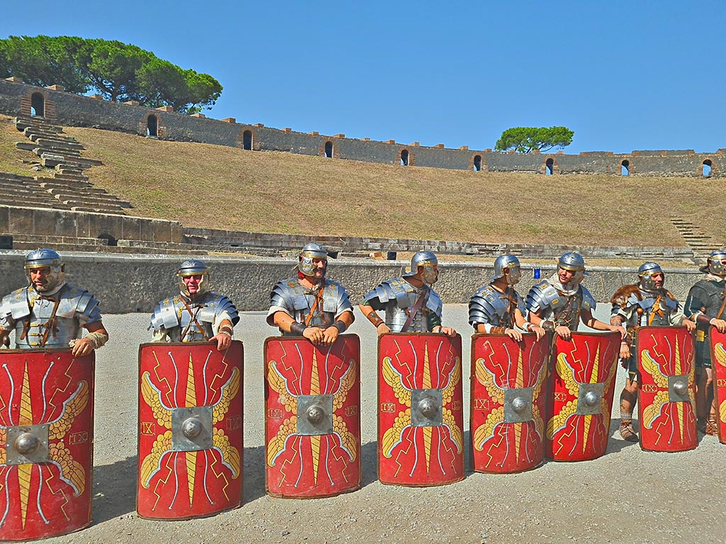 II.6 Pompeii. September 2024. Roman Soldiers – Legio XI Hispanica – rehearsing. Photo courtesy of Giuseppe Ciaramella.