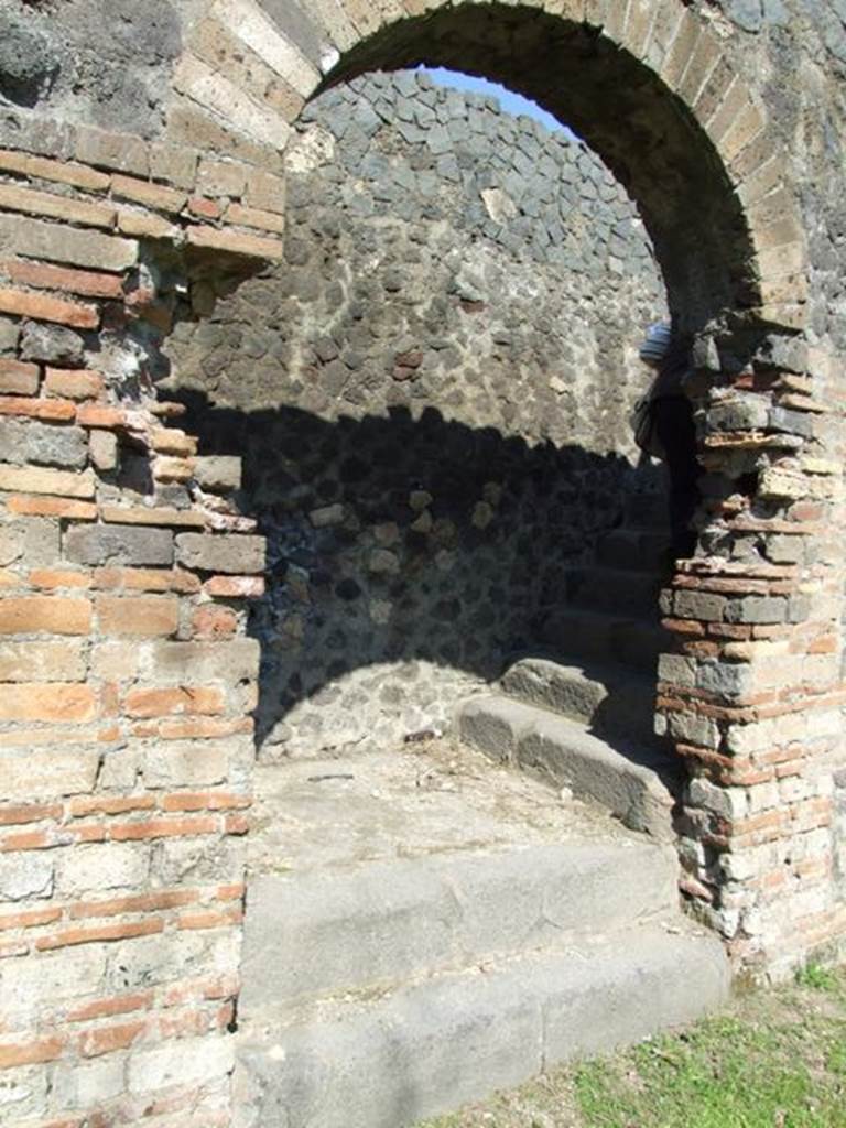 II.6 Pompeii. March 2009. Arched entrance from terrace to upper level of the Amphitheatre.  