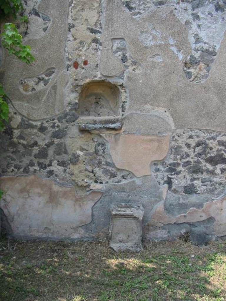 II.8.2 Pompeii. May 2003. Looking towards altar and niche in north wall. Photo courtesy of Nicolas Monteix.