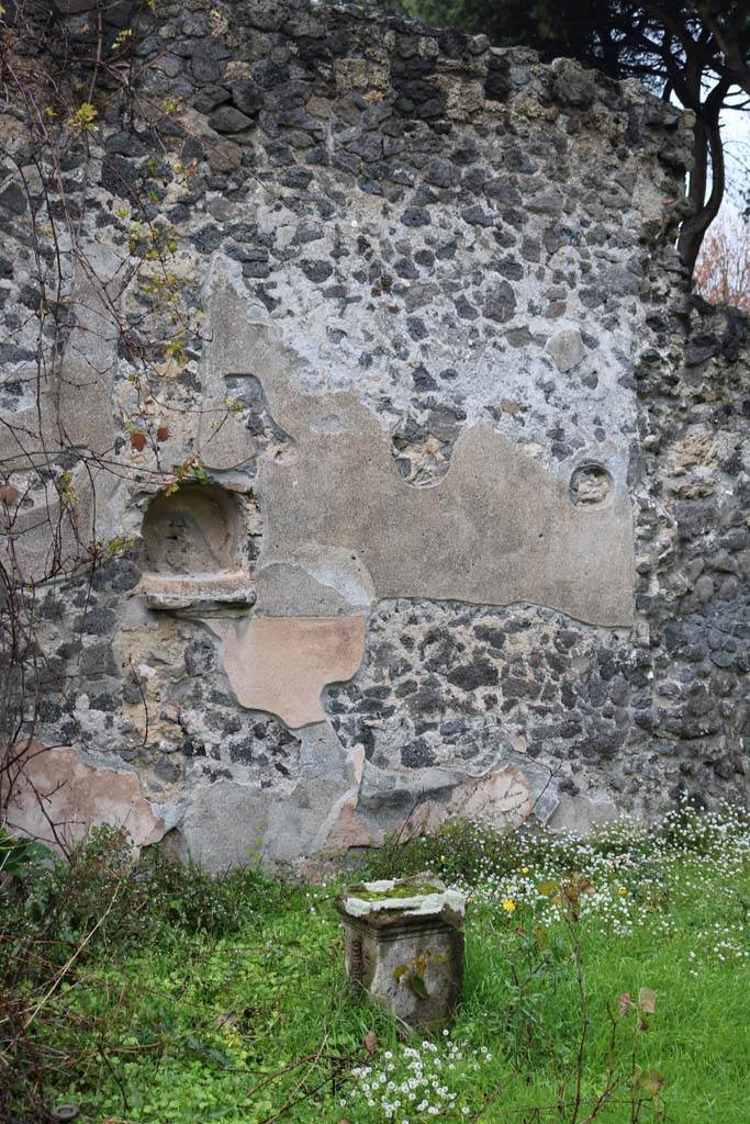 II.8.2 Pompeii. December 2018. 
Looking towards north wall with niche, and altar. Photo courtesy of Aude Durand.
