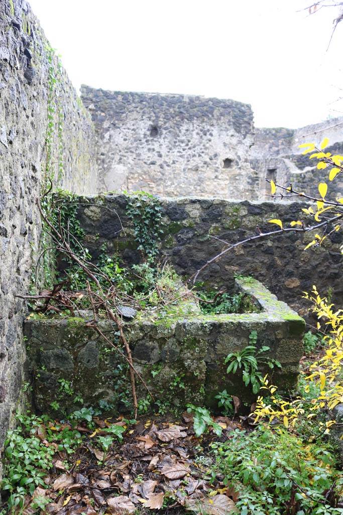 II.8.5 Pompeii. December 2018. 
Looking west towards double basin or trough in south-west corner of garden area. 
Photo courtesy of Aude Durand.
