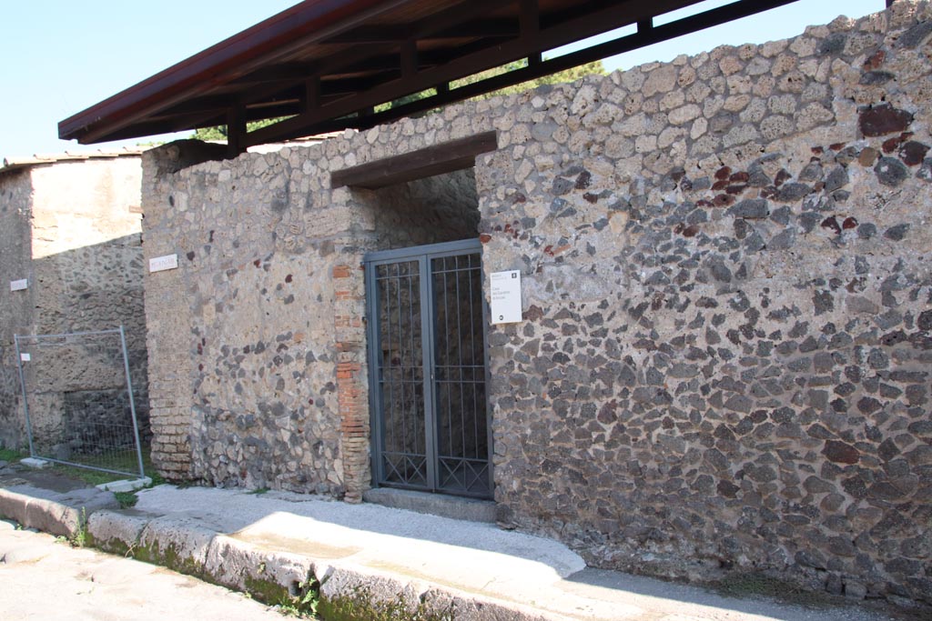 II.8.6 Pompeii, October 2022. Looking east towards entrance doorway on corner of insula II.8. Photo courtesy of Klaus Heese.  