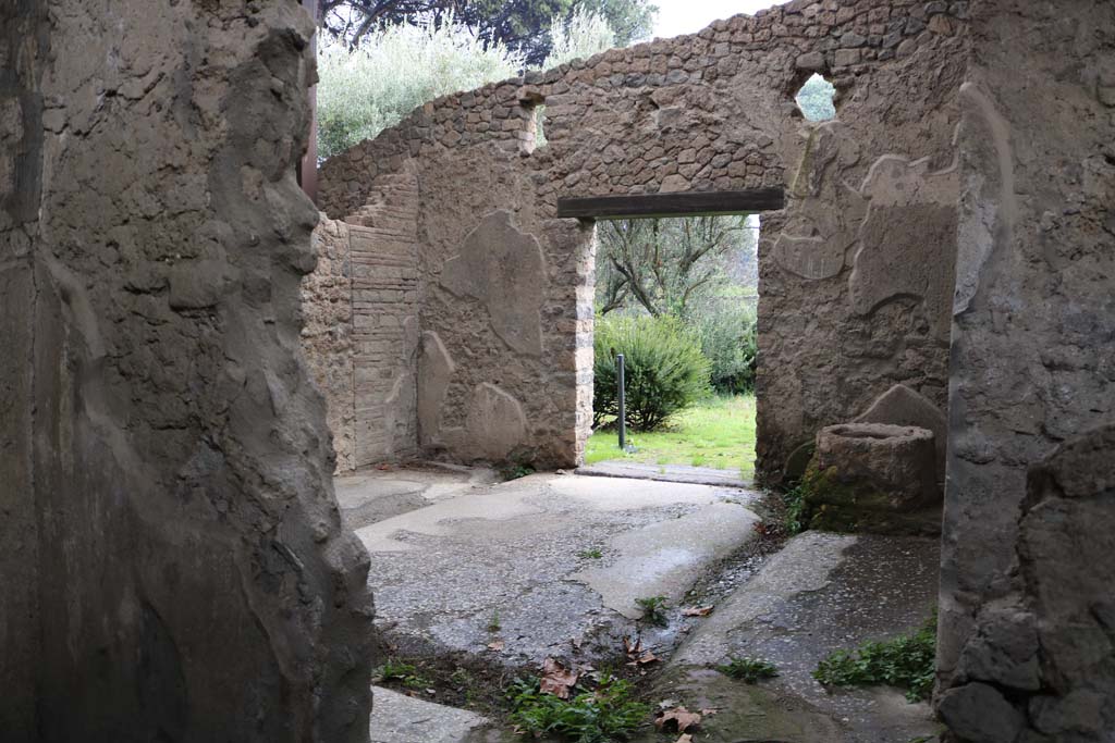 II.8.6 Pompeii. December 2018. Looking south-east across viridarium with well. Photo courtesy of Aude Durand.