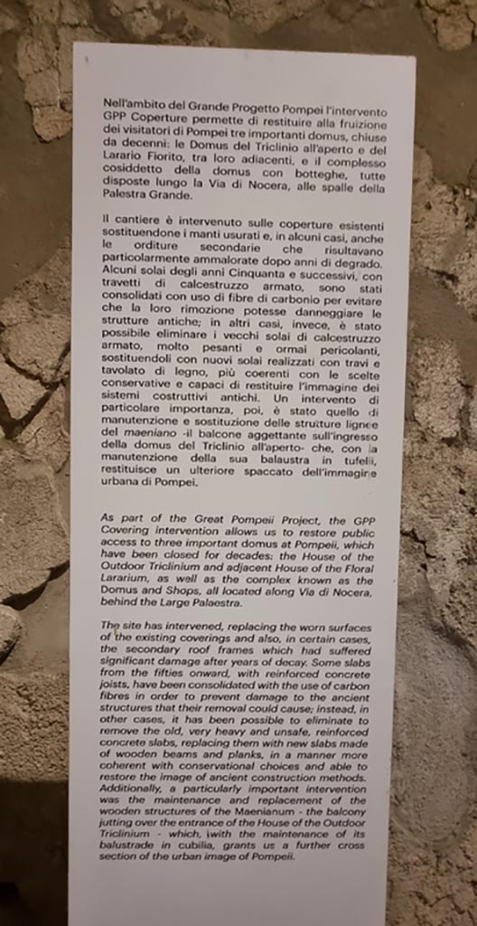 II.9.3, Pompeii. December 2023. Display notice. Photo courtesy of Miriam Colomer.

