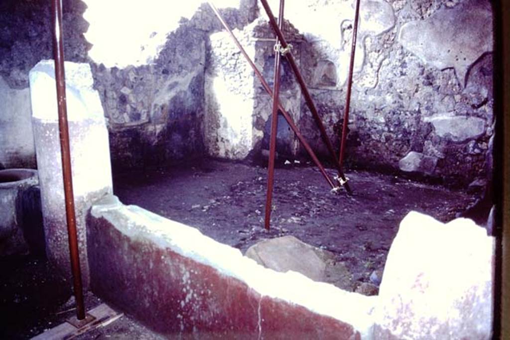 II.9.5 Pompeii. 1984. Room 6, looking north-west towards household shrine or lararium and niche in peristyle at rear of property.  
Source: The Wilhelmina and Stanley A. Jashemski archive in the University of Maryland Library, Special Collections (See collection page) and made available under the Creative Commons Attribution-Non Commercial License v.4. See Licence and use details. J84f0086
