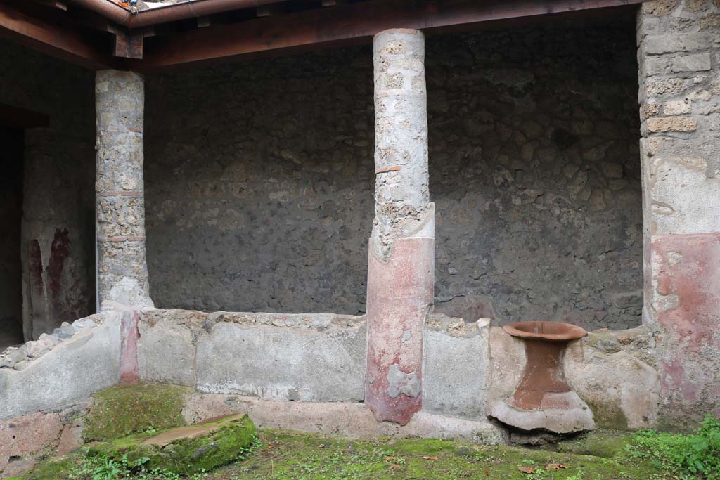 II.9.5 Pompeii, December 2018. Looking towards south portico. Photo courtesy of Aude Durand.