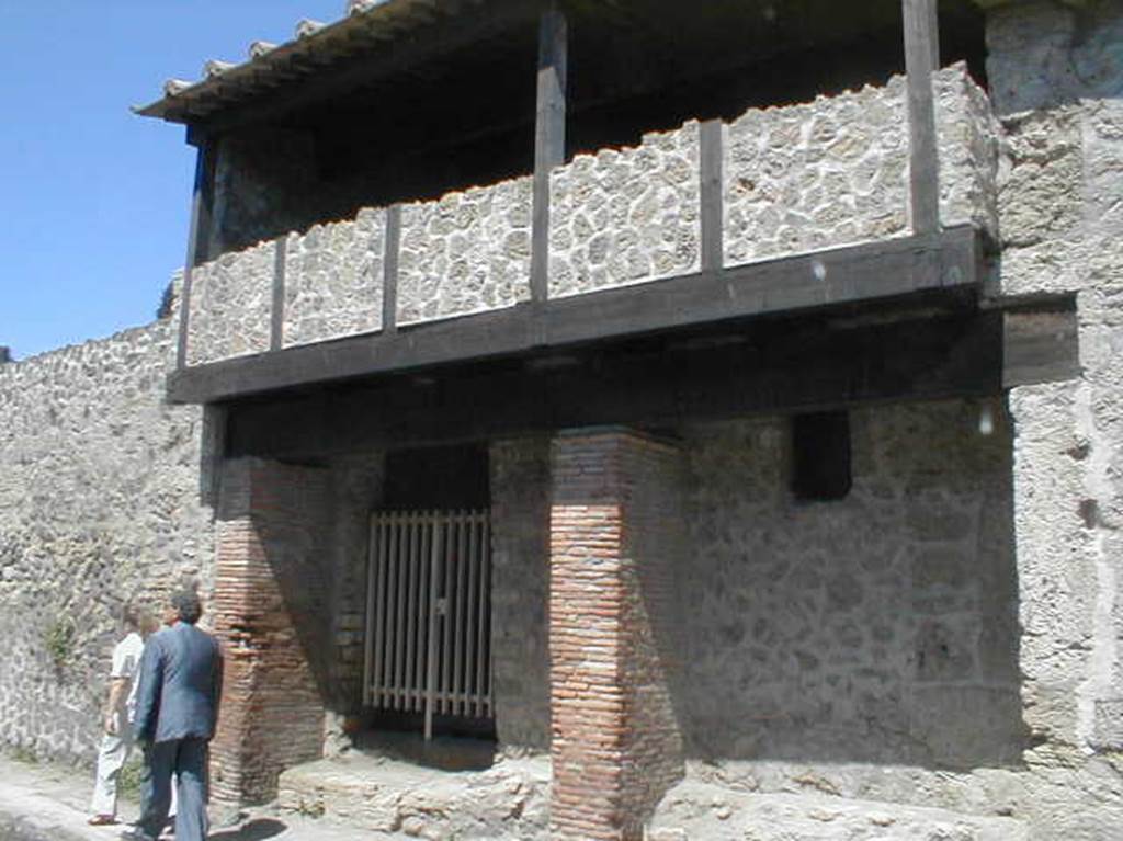 II.9.5 Pompeii. May 2005. Entrance and facade on Via di Nocera, looking east.