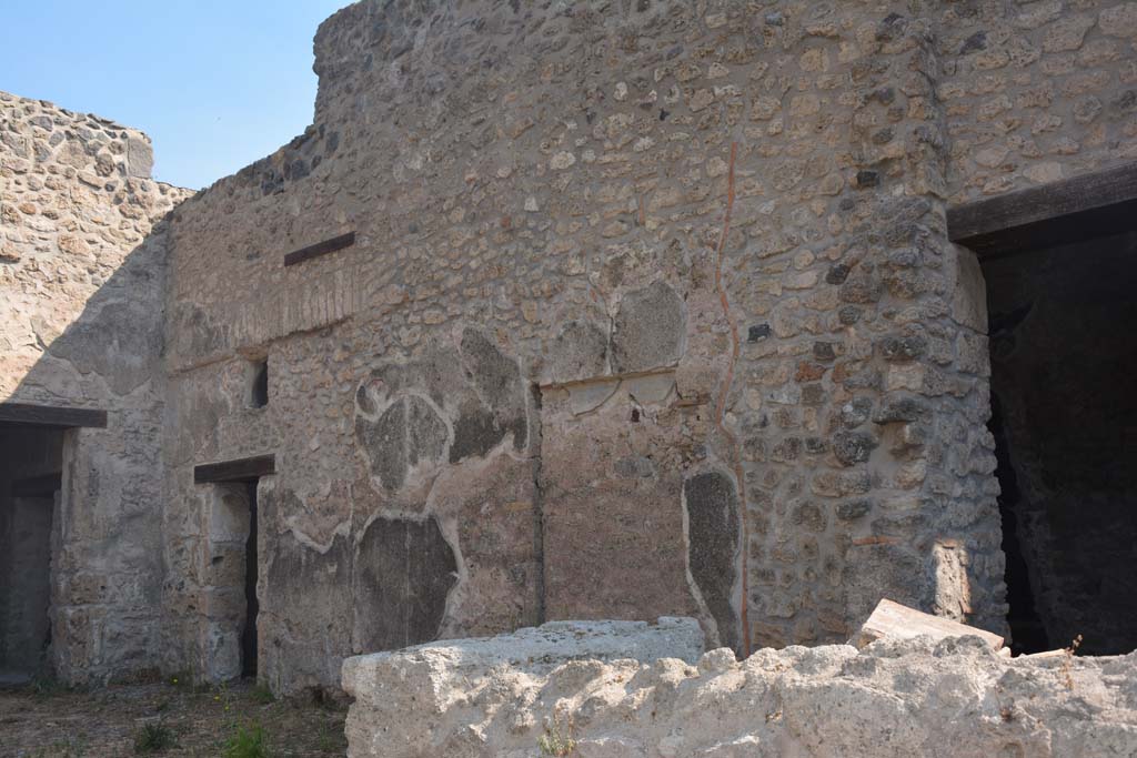 III.2.1 Pompeii. July 2017. Looking towards rooms on east side of atrium from entrance doorway.
Foto Annette Haug, ERC Grant 681269 DCOR.

