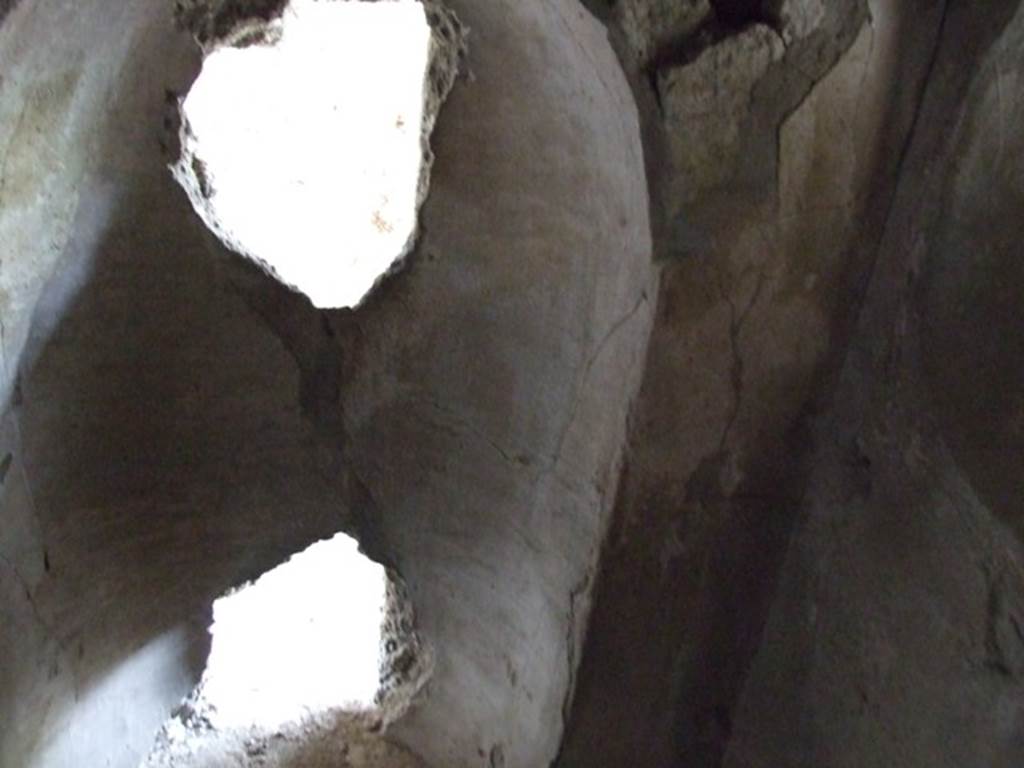 III.2.1 Pompeii.  March 2009.  Room 13.  Caldarium.  West wall, with arched niche and north west corner.