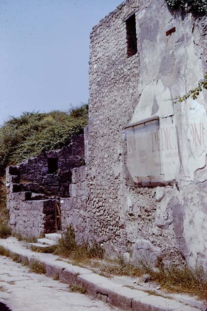 III.2.1 Pompeii. 1944. 
Looking west along north side of Via dell’Abbondanza towards the devastated entrance and atrium after the bombing. 
Photo courtesy of Rick Bauer.
