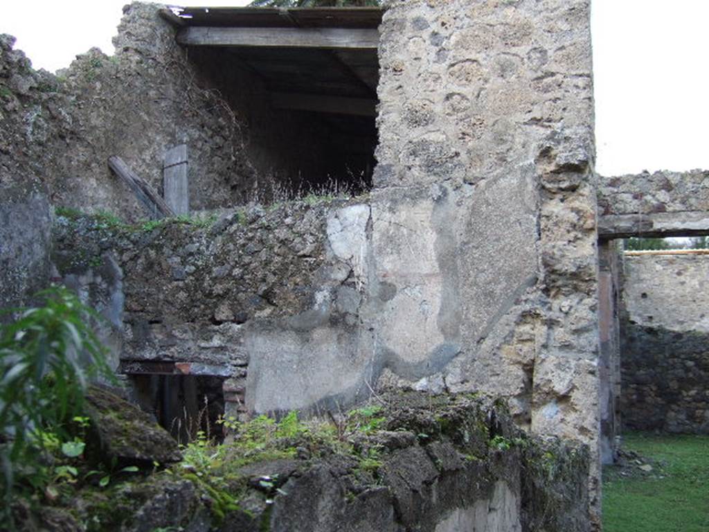 III.4.2 Pompeii.  December 2005.  Looking north from entrance.  