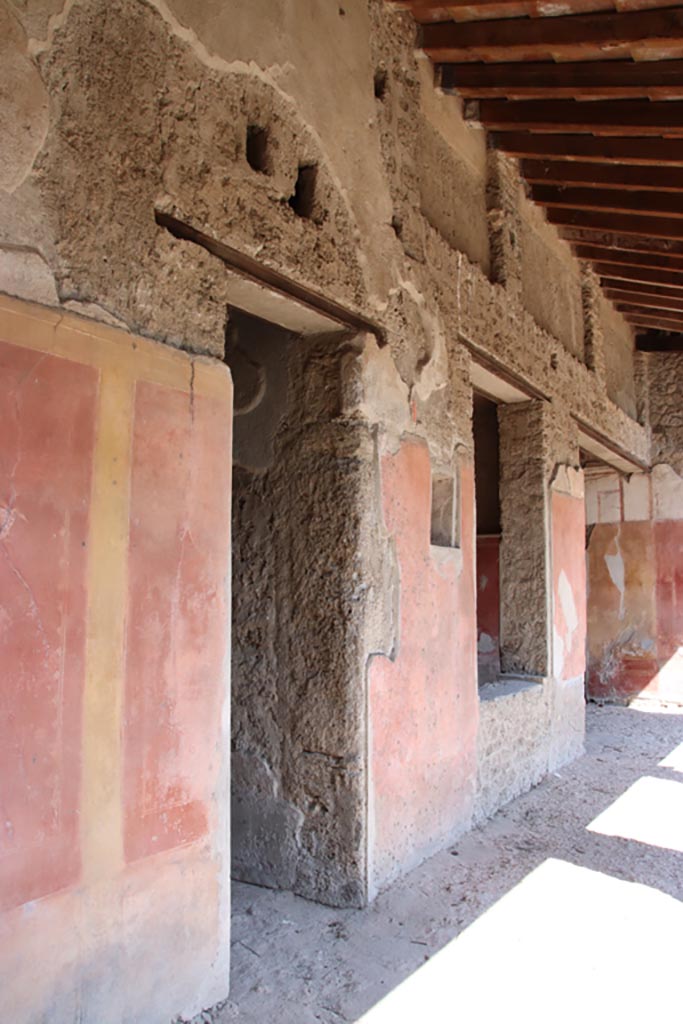 III.4.b Pompeii. October 2022. 
Looking east along north wall from entrance doorway. Photo courtesy of Klaus Heese


