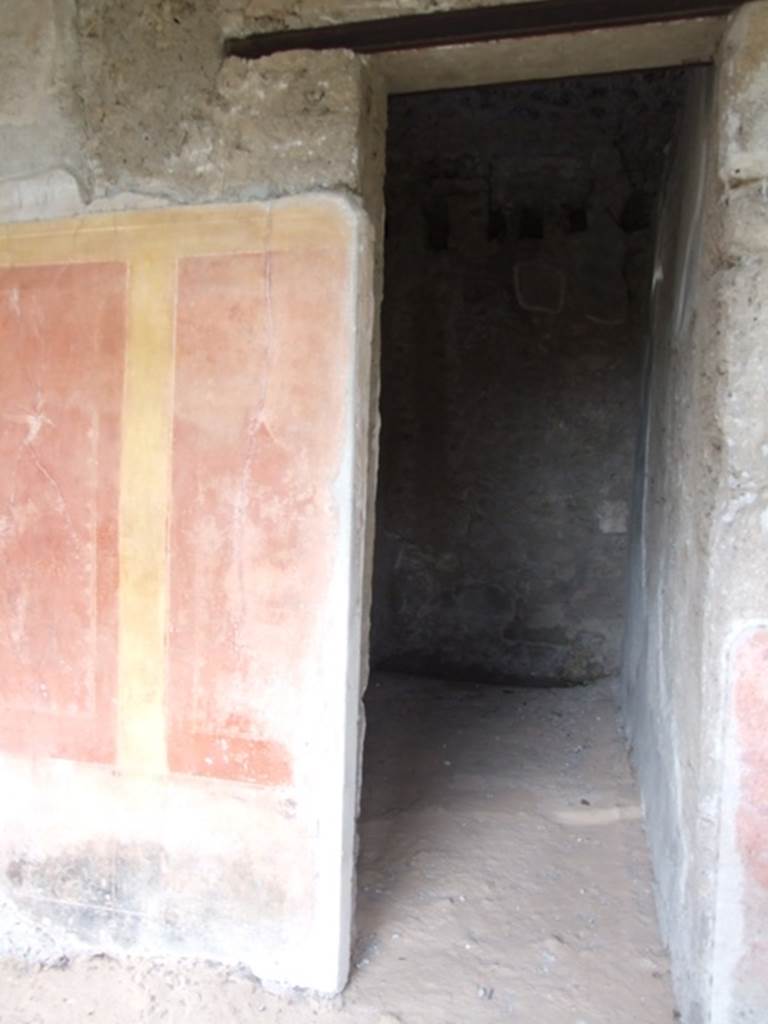 III.4.b Pompeii. March 2009. Doorway in north portico leading into room 2.