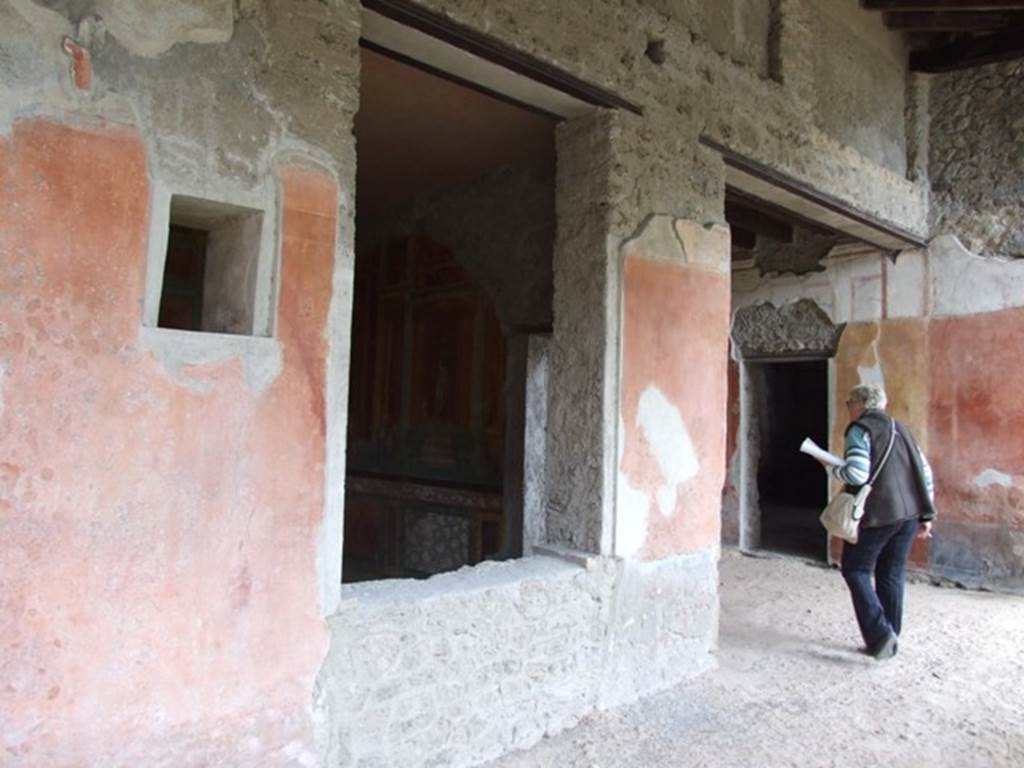 III.4.b. Pompeii.  March 2009.  Window to room 3, and access to room 4, from the north portico.