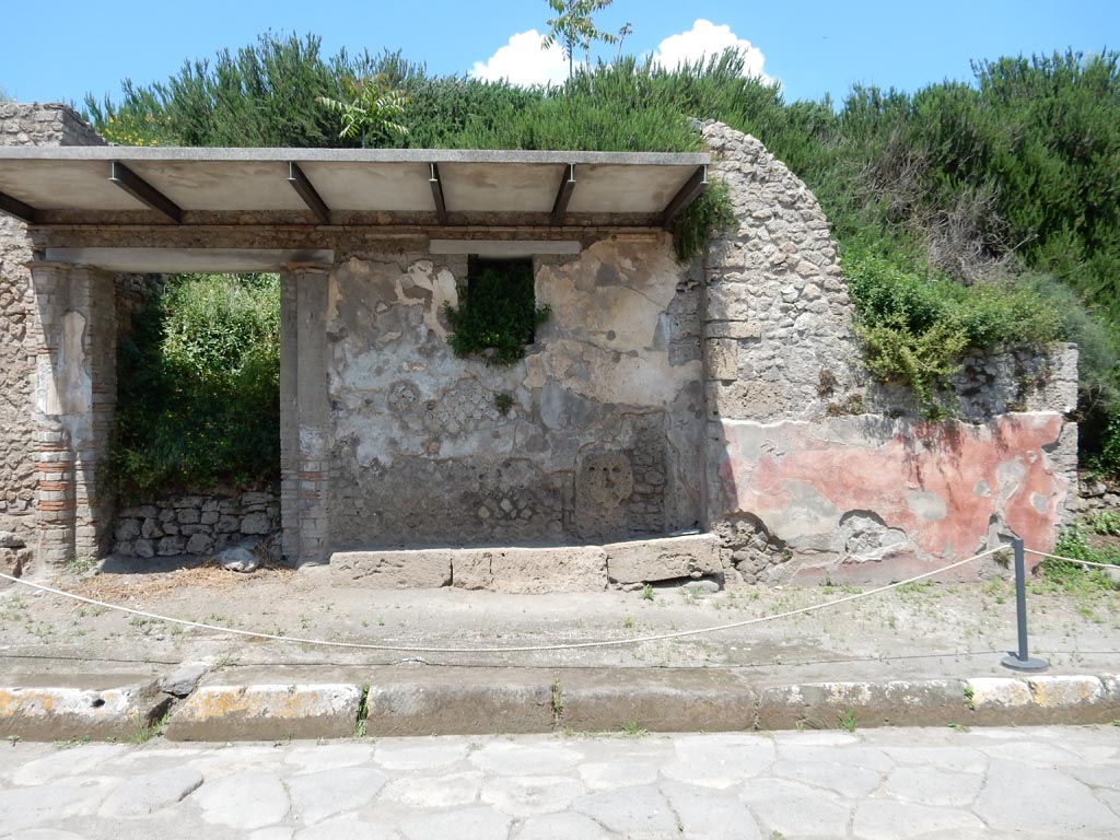 III.5.2 Pompeii. May 2016. Detail of east side of doorway, with III.5.3, on right. Photo courtesy of Buzz Ferebee.