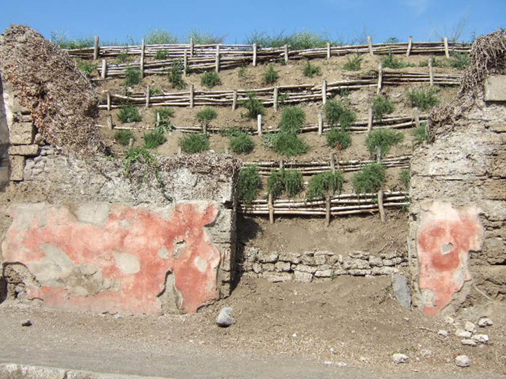 III.5.3 Pompeii. September 2005. Entrance doorway.
According to Varone and Stefani, to the west of this doorway (on the left), graffiti were found –
CIL IV 7732, 7733, 7734, 7735
See Varone, A. and Stefani, G., 2009. Titulorum Pictorum Pompeianorum, Rome: L’erma di Bretschneider, (p.278)
According to Epigraphik-Datenbank Clauss/Slaby (See www.manfredclauss.de), these read as –
Q(uintum)  Postumium 
Modestum  quinq(uennalem)  o(ro)  v(os)  f(aciatis) 
dignum  r(ei)  p(ublicae)      [CIL IV 7732]
Cn(aeum)  Helvium  Sabinum  aed(ilem) 
v(irum)  p(robum)  Lorei  fac(it)  et  ille  te  faciet       [CIL IV 7733]. This is translated as  Loreius, vote for Cn. Helvius Sabinus, an honest man as aedile, and he will vote for you.  See Cooley, A. and M.G.L., 2004. Pompeii : A Sourcebook. London : Routledge. (p.123)
Priscum  aed(ilem)  o(ro)  v(os)  f(aciatis)     [CIL IV 7734]
Trebium  et  Rufum  aed(iles)  o(ro)  v(os)  f(aciatis)  Loreius  rog(at)     [CIL IV 7735]
