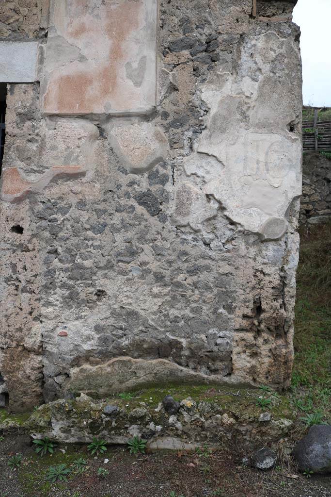 III.6.1 Pompeii. 2016/2017. 
East end of front façade between two entrances. Photo courtesy of Giuseppe Ciaramella.
