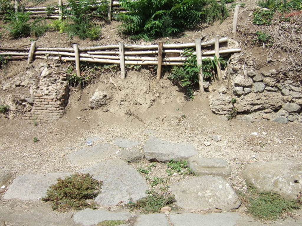 III.7.3 Pompeii. September 2005. Entrance with ramp.