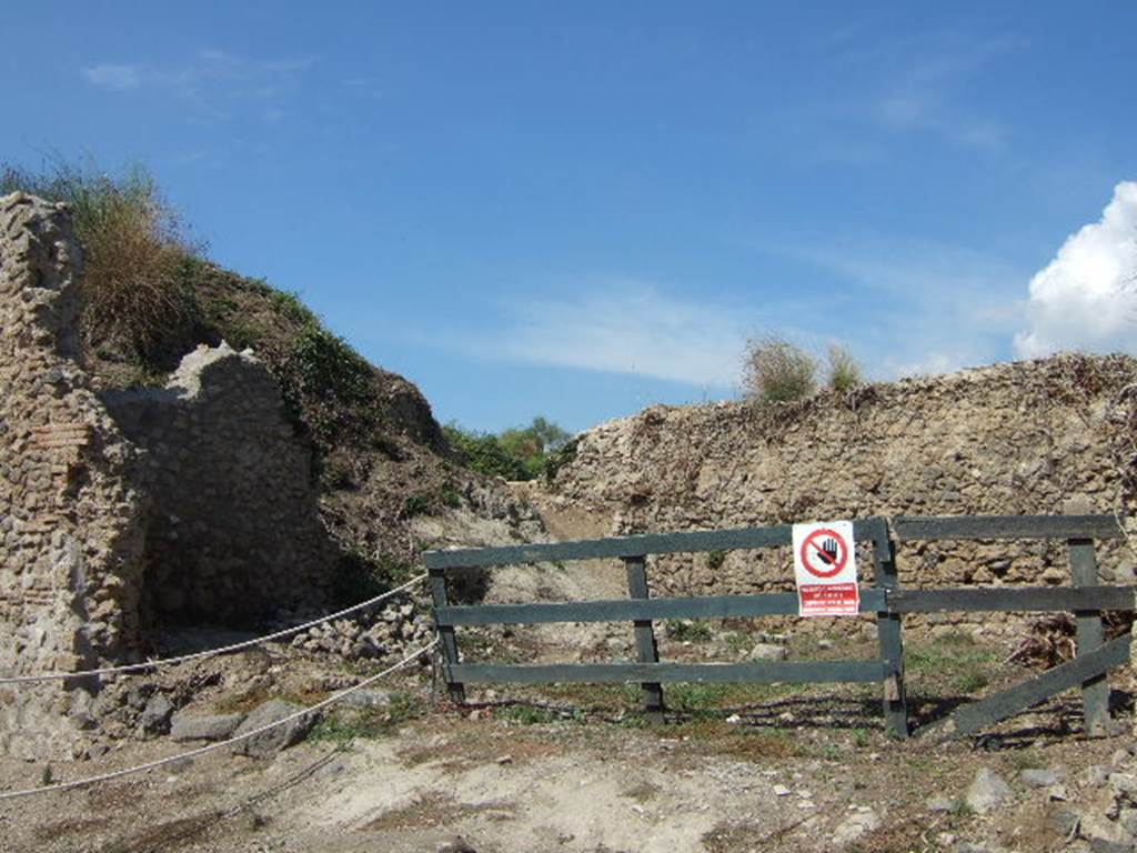 III.7.6 Pompeii. September 2005. West side of shop, showing dividing wall of III.7.5