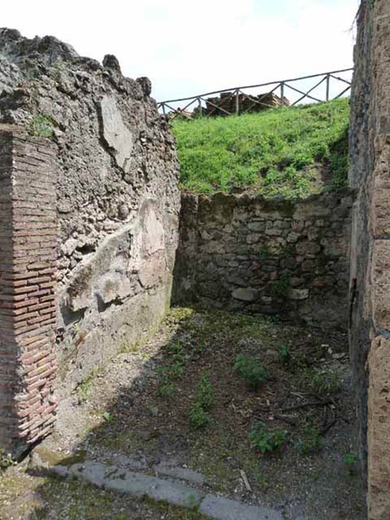 III.8.3 Pompeii. May 2010. Entrance on Via di Nola.