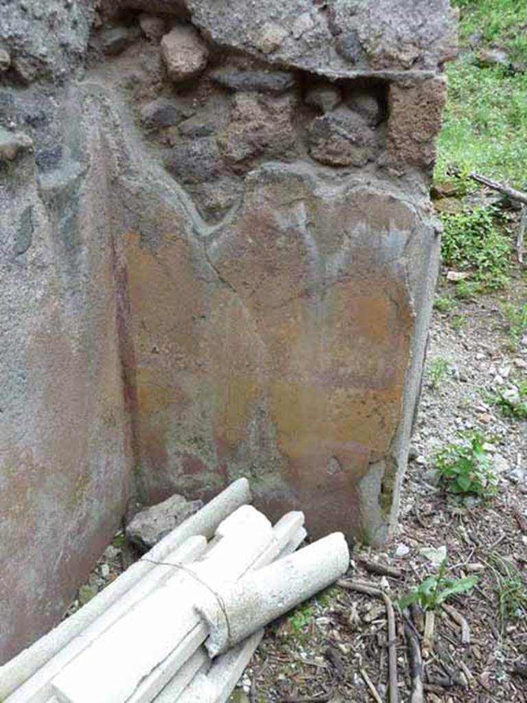 III.8.4 Pompeii. May 2010. South wall of small room, painted plaster on east side of doorway.