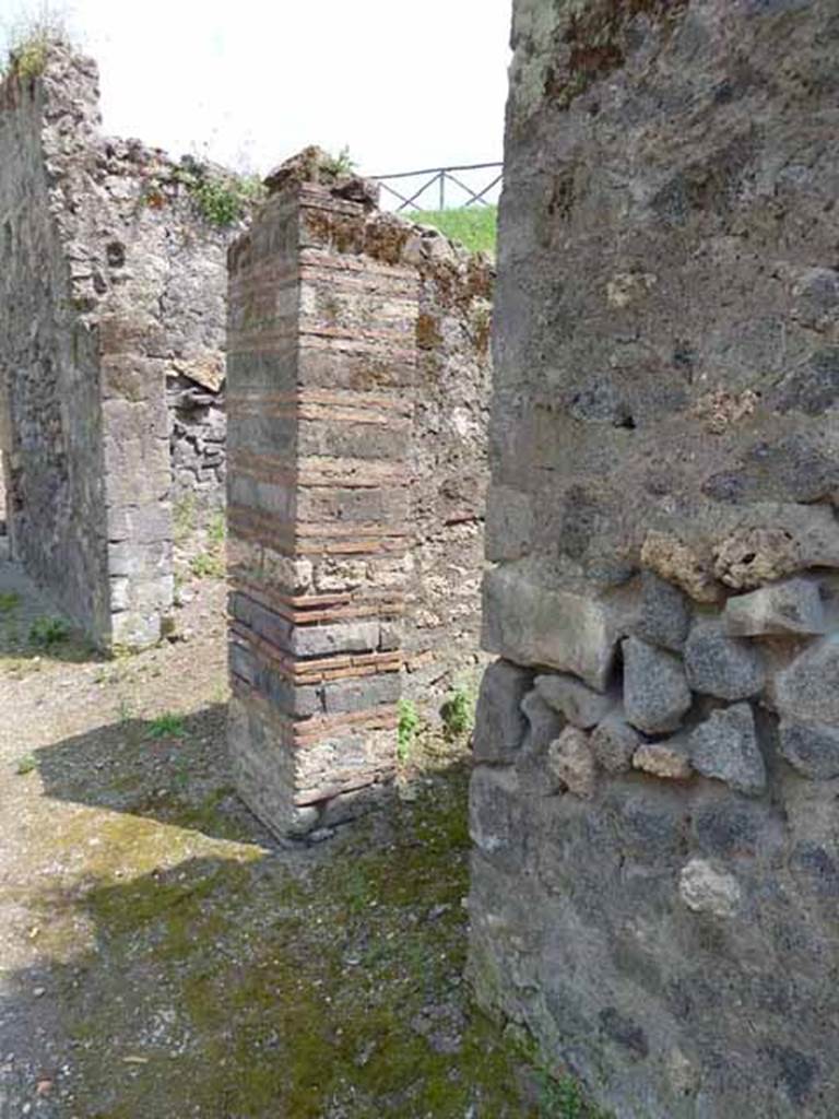 III.8.6 and III.8.5 Pompeii. May 2010. Entrances, looking east on Via di Nola.