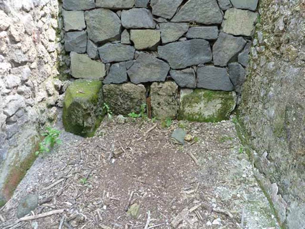 III.8.7 Pompeii. May 2010. South end of entrance corridor.