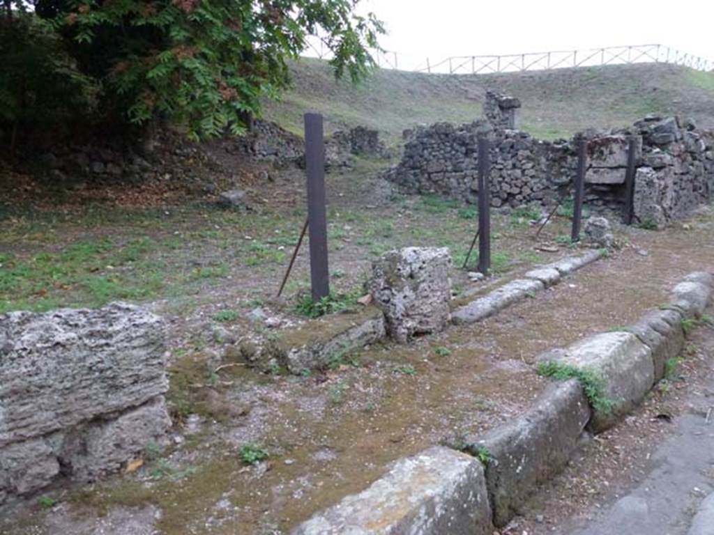 III.10.5 Pompeii. September 2011. Entrance on Via di Nola, looking south-west. Photo courtesy of Michael Binns.
