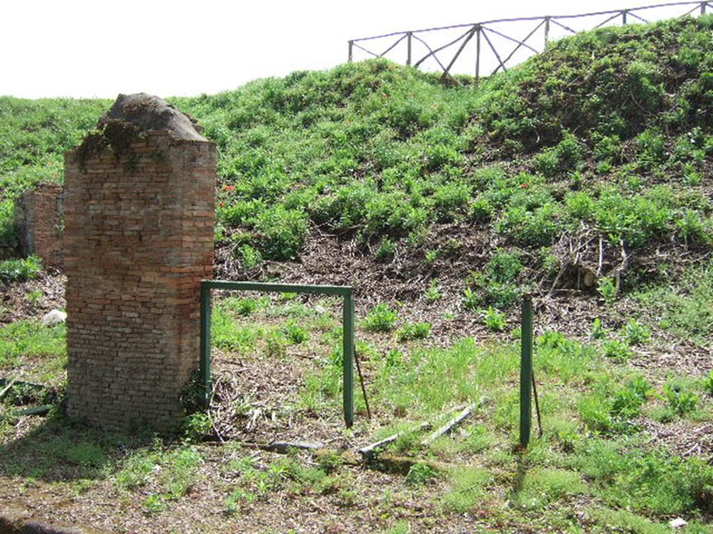 III.11.5 Pompeii. May 2006.  Entrance. 