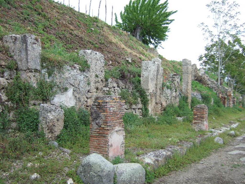 IV.2.a , IV.2.b and IV.2.c Pompeii. May 2006. Entrances on north side of Via di Nola.