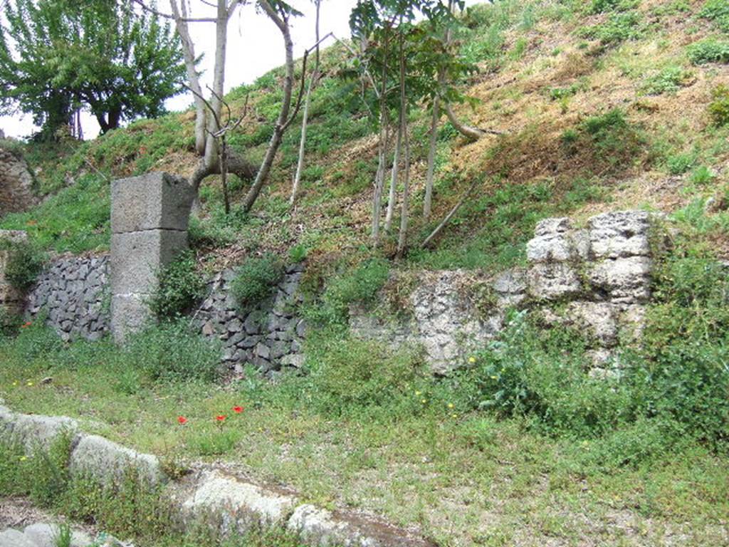 IV.3.b Pompeii. May 2006.  Entrance in centre.