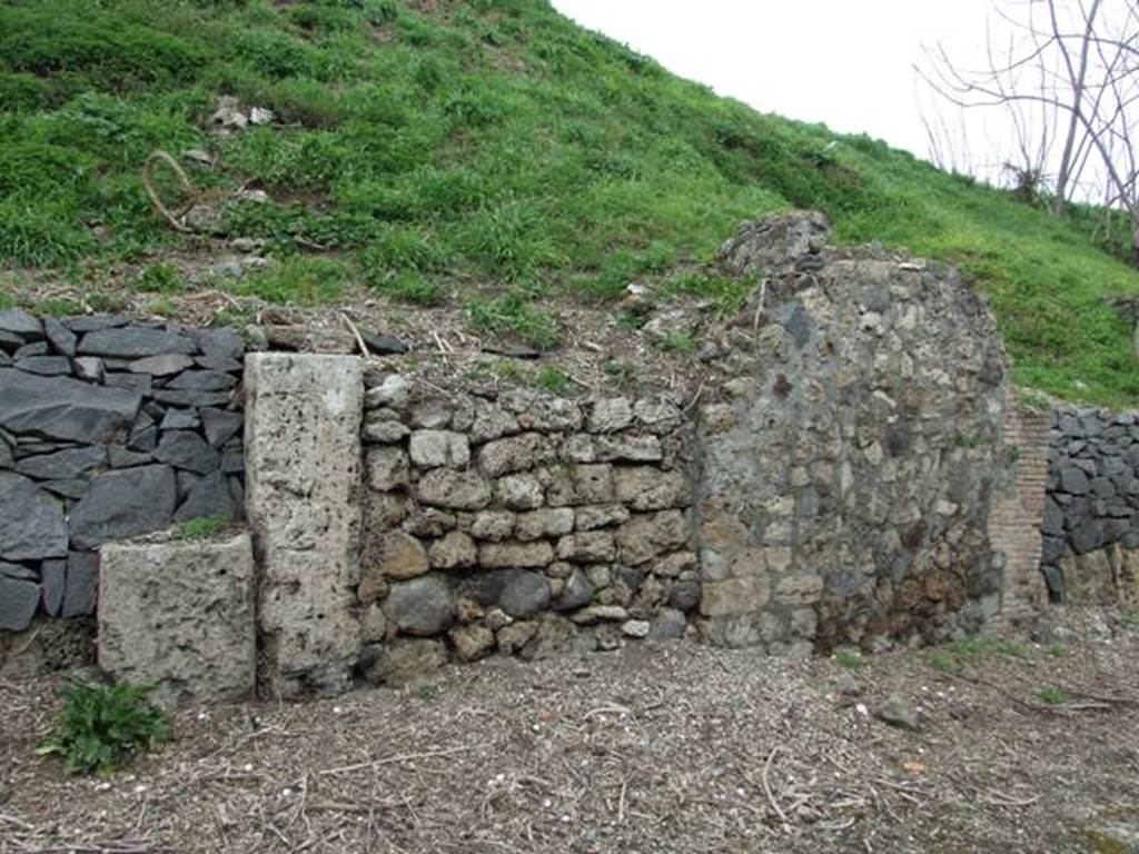 IV.3.e Pompeii. March 2009. Entrance. According to Della Corte, found here was a graffito  Iphigenia facit     [CIL IV 457]  
See Della Corte, M., 1965.  Case ed Abitanti di Pompei. Napoli: Fausto Fiorentino. (p.141)
According to Epigraphik-Datenbank Clauss/Slaby (See www.manfredclauss.de), it read -
Fuscum aed(ilem)
Iphigenia facit     [CIL IV 457]
