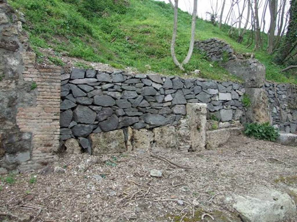 IV.3.f Pompeii. March 2009.  Entrance (on left), IV.3.g (on right).