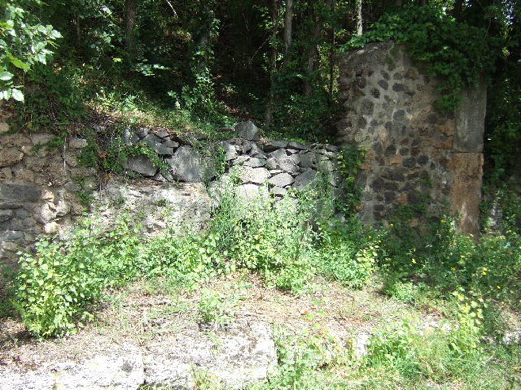 IV.5.b Pompeii.  May 2006.  Entrance (left) and site of window or ancient door (right).