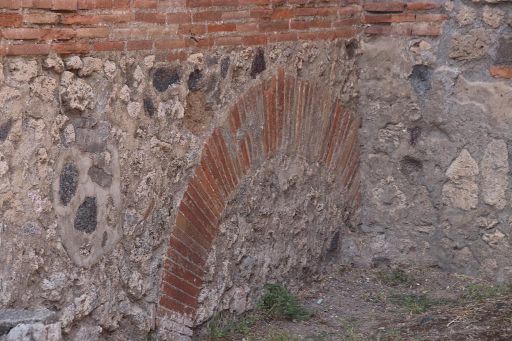 .1.2 Pompeii. October 2023. Detail from west wall in north-west corner, part of kitchen/latrine. Photo courtesy of Klaus Heese.