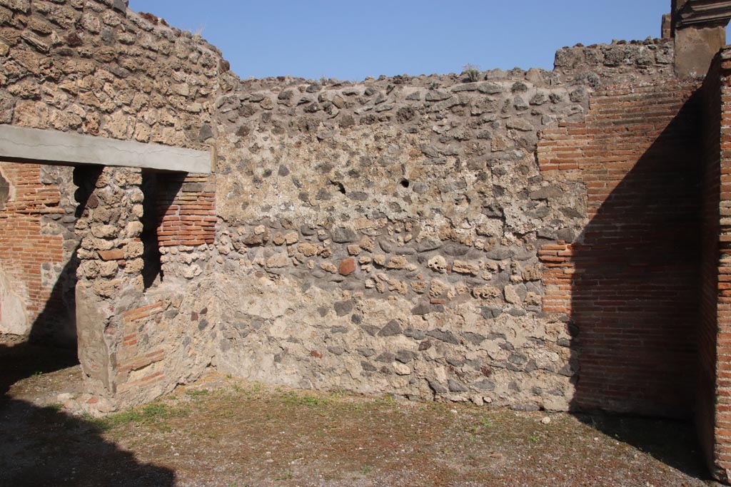 V.1.2 Pompeii. October 2023. East wall of shop-room. Photo courtesy of Klaus Heese.