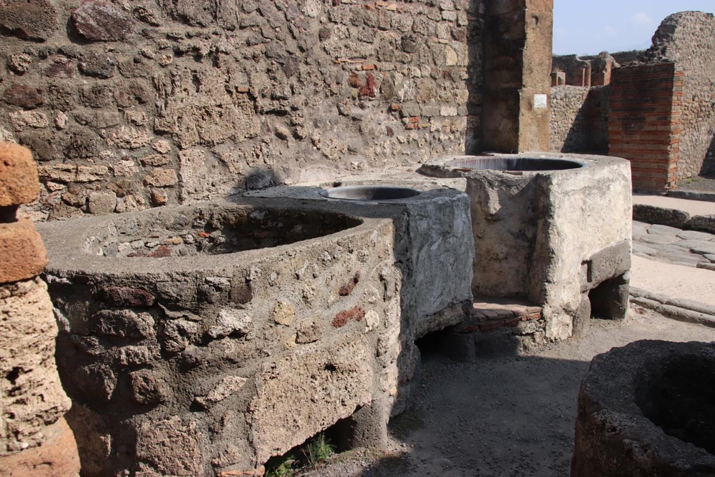 .1.4 Pompeii. October 2023. Looking south towards the east side of front room. Photo courtesy of Klaus Heese.