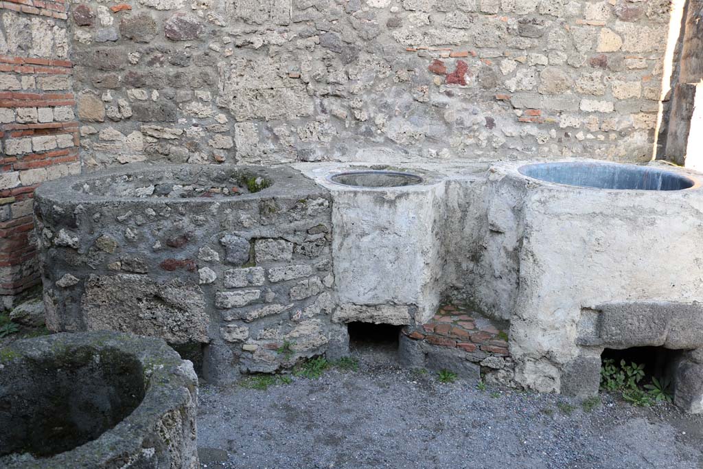 V.1.4 Pompeii. December 2018. Looking towards east side of workshop. Photo courtesy of Aude Durand.