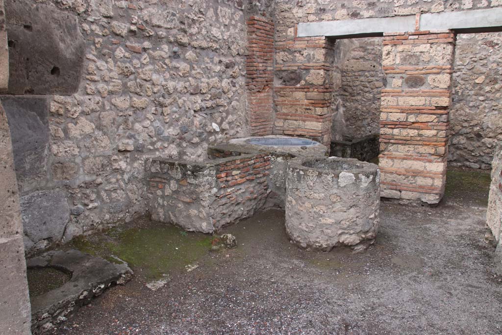 V.1.4 Pompeii. October 2020. Looking towards west side of workshop. Photo courtesy of Klaus Heese.