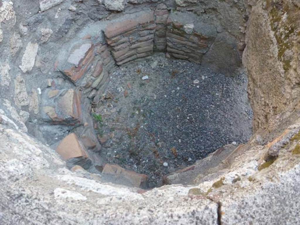 V.1.4 Pompeii. June 2012. Interior of boiler or kettle. Photo courtesy of Michael Binns.