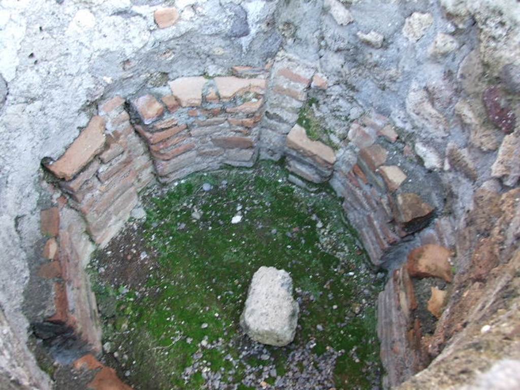 V.1.4 Pompeii.  December 2006.  Interior of boiler.