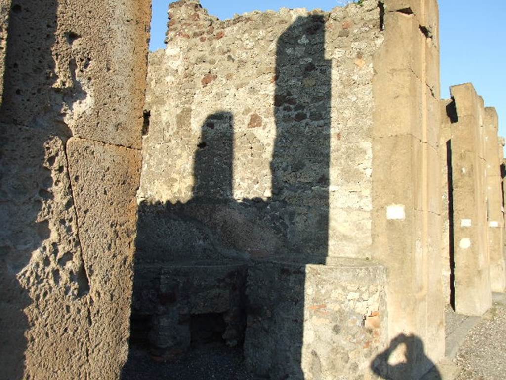 V.1.5 Pompeii. December 2006. Looking towards east wall near entrance doorway on Via di Nola.